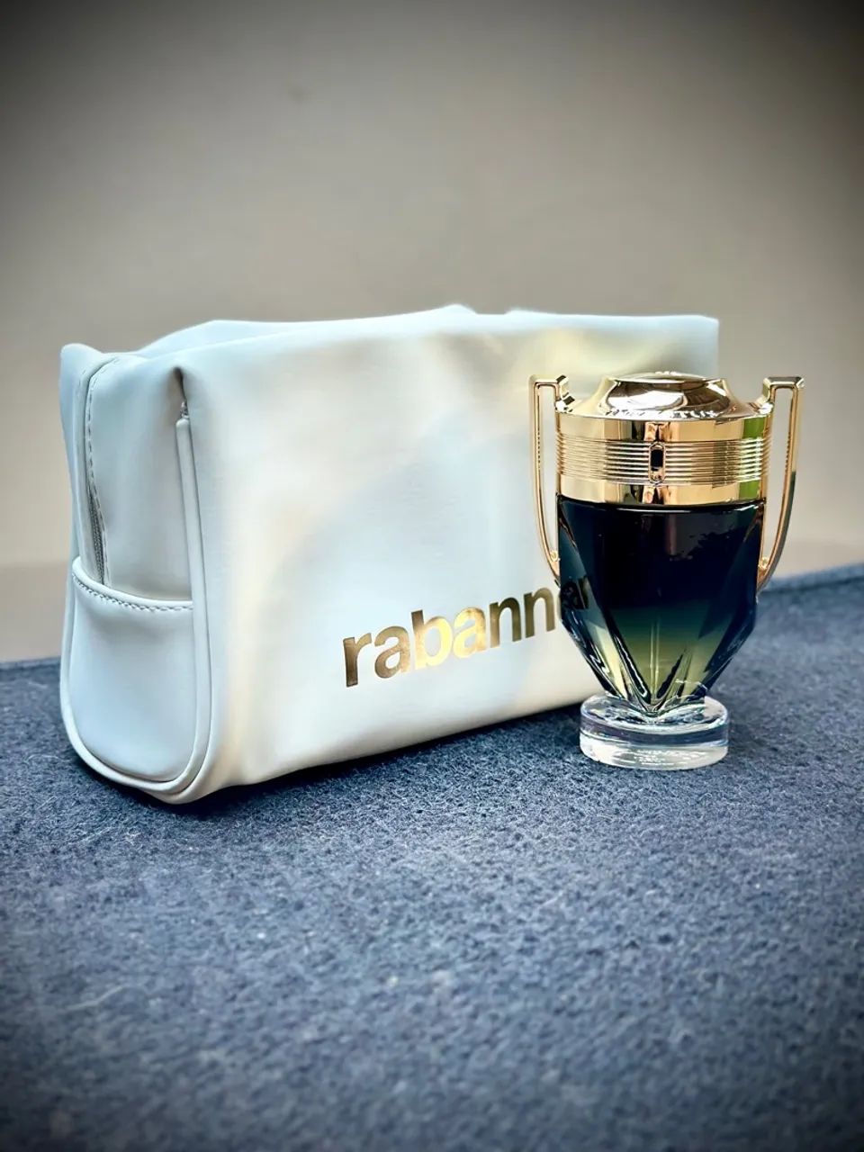 Perfume Invictus Parfum 100ml Paco Rabanne + Nécessaire