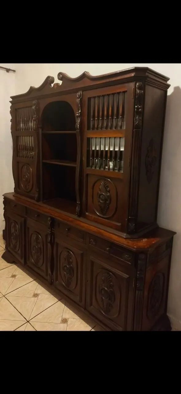 Armário madeira maciça 