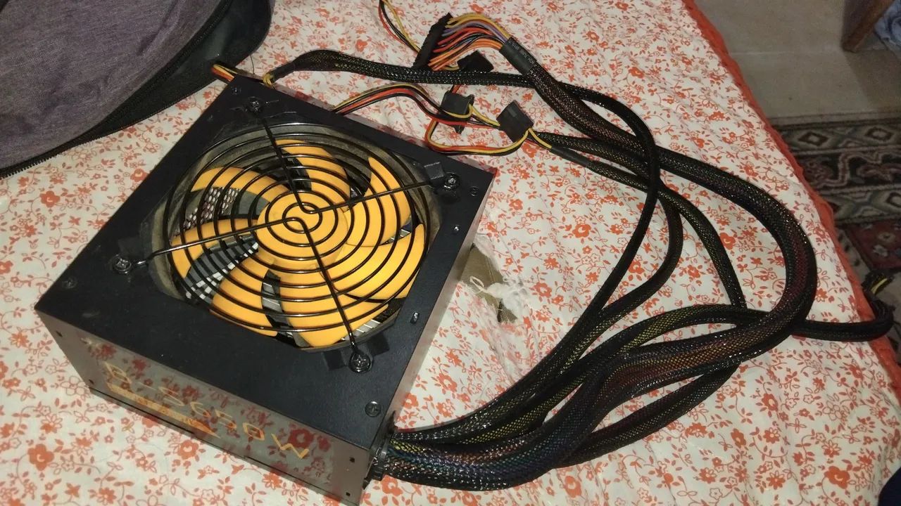 Fonte de Alimentação PC 650w Black Series