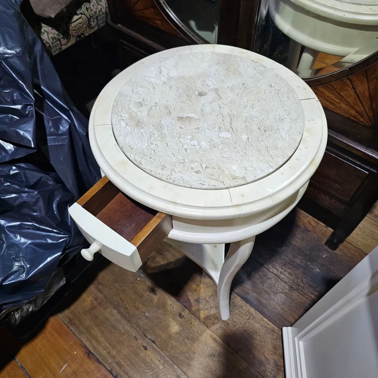 Móveis, Mesa Lateral Branca com Tampo de Mármore - Foto 4