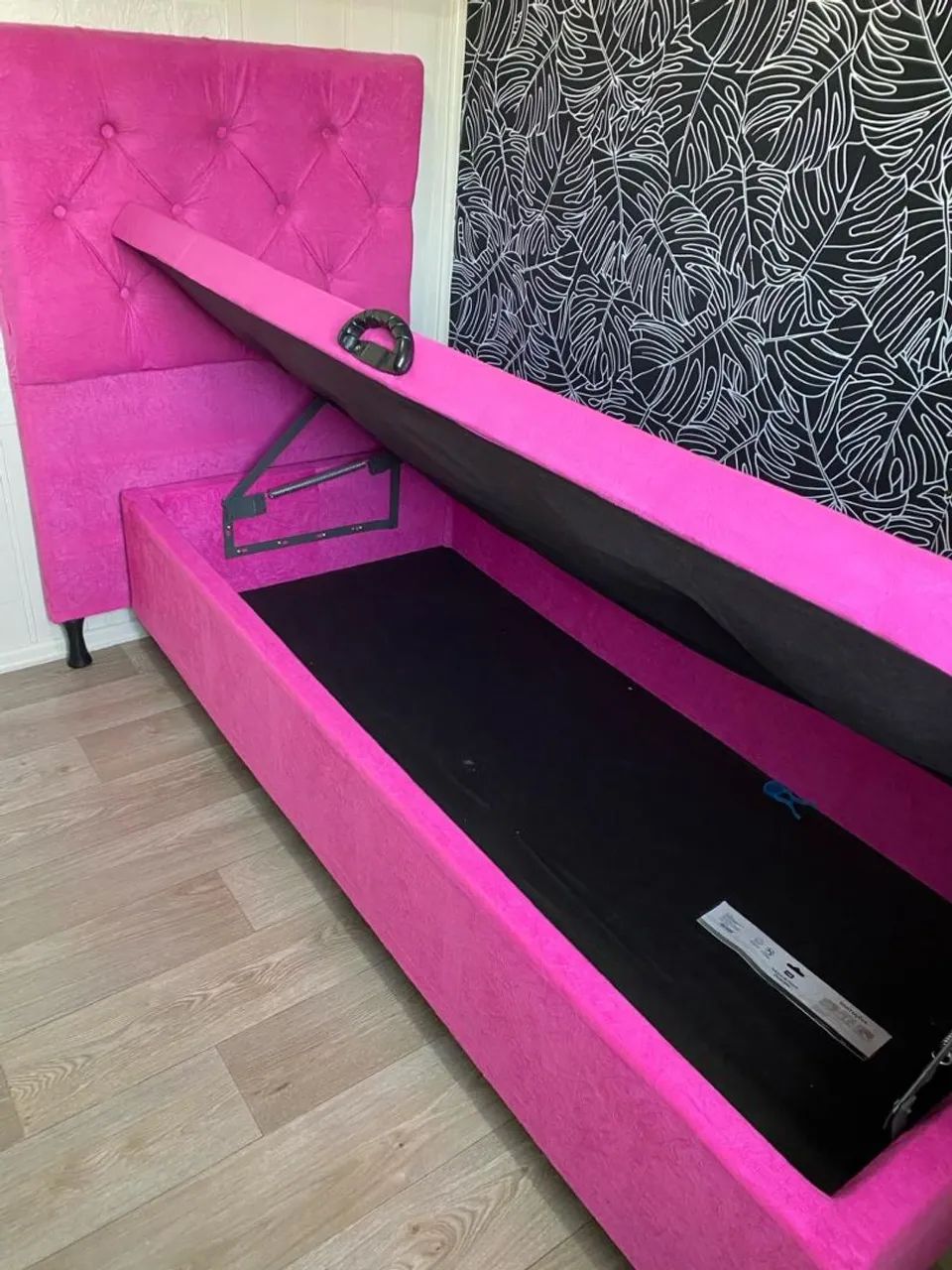 Cama Box  Pink com Baú, parcelamos no cartão  com taxas  por conta do comprador. 