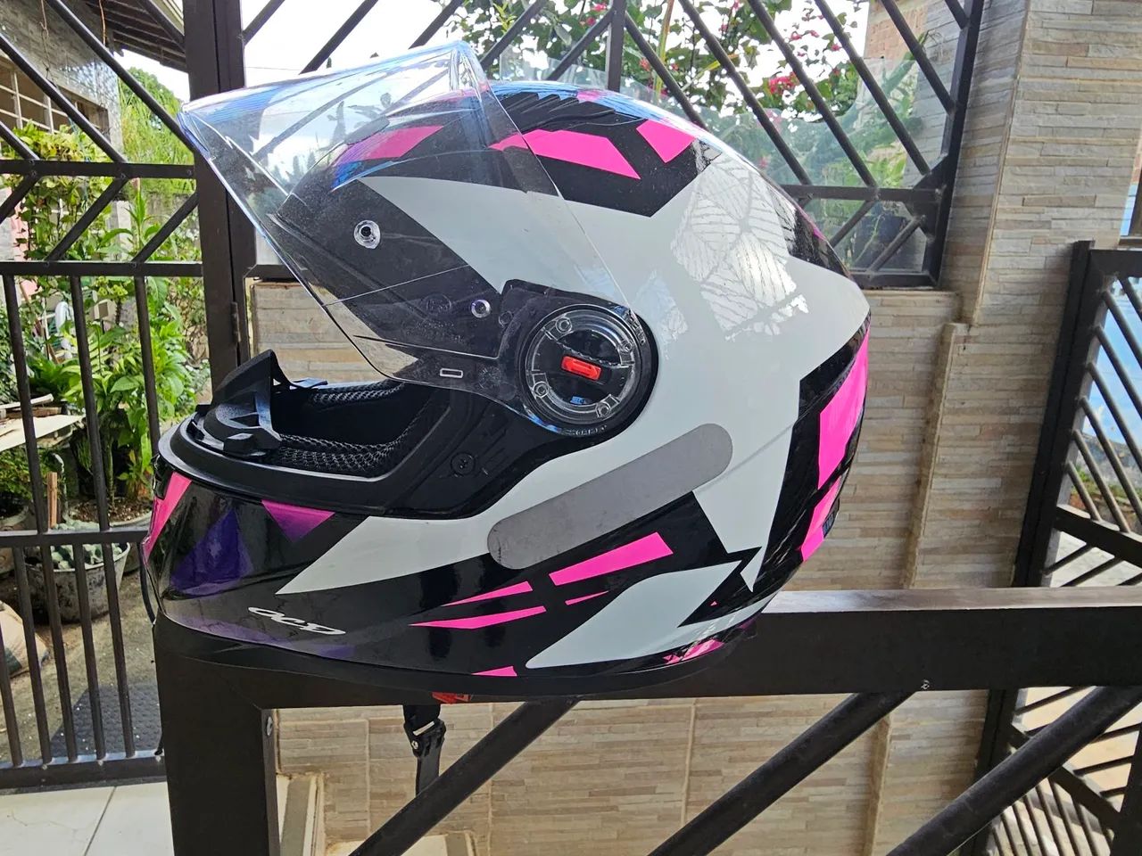 Capacete para Moto - Preto com Rosa - Foto 2