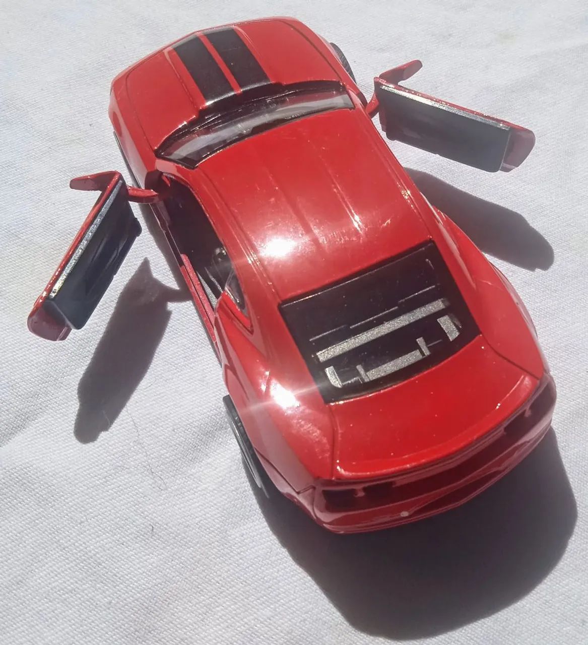 Miniatura Chevrolet Camaro Vermelho Lindo! Abre Portas - Foto 3