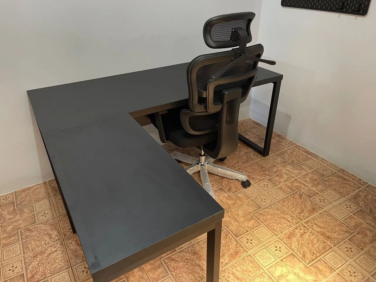 Mesa 40MM INDUSTRIAL 1.50x1.60 PRONTA ENTREGA de Escritório em L Preta