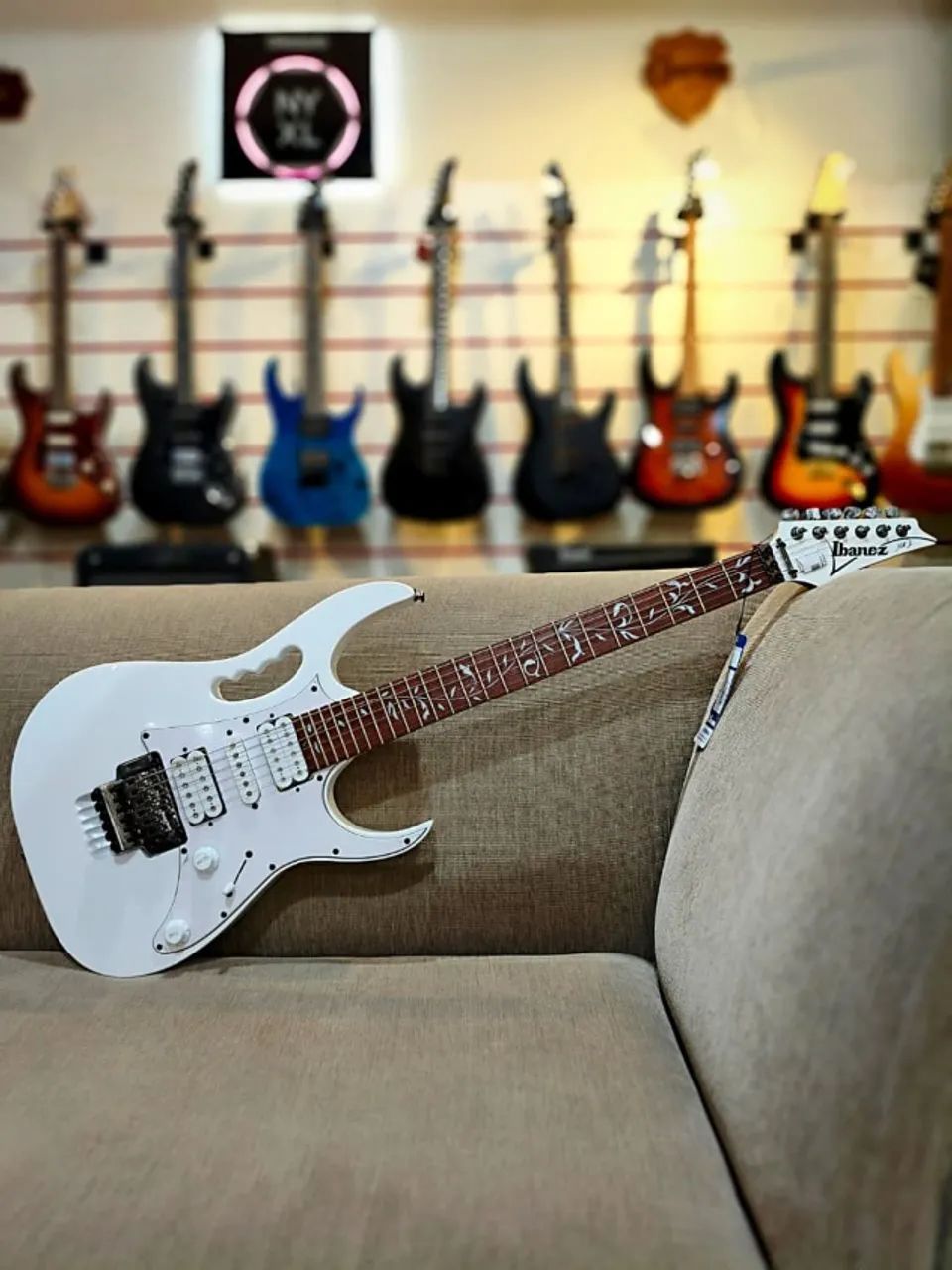 Guitarra Super Stratocaster Ibanez Steve Vai Signature Jem Jr