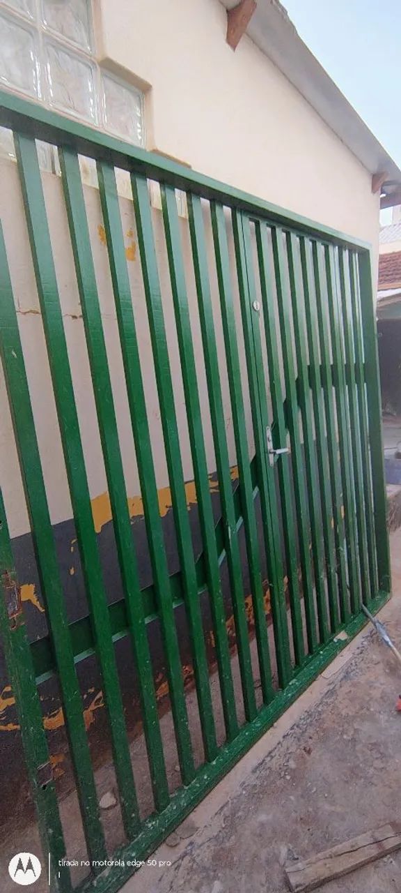 Portão de aço verde