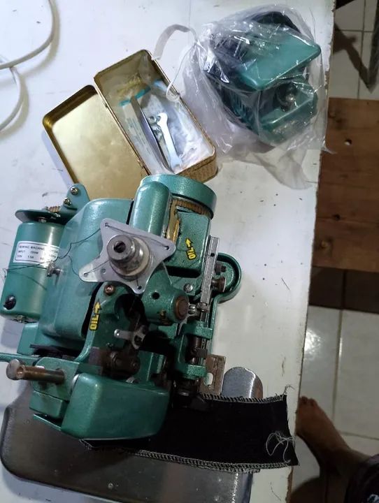 Máquinas overloque chinesinha e brother  - Foto 5