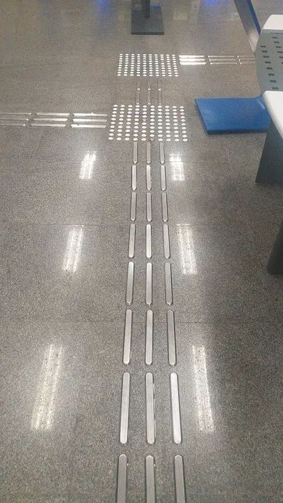 Pisos Táteis elemento inox alerta e direcional para Acessibilidade - Foto 3