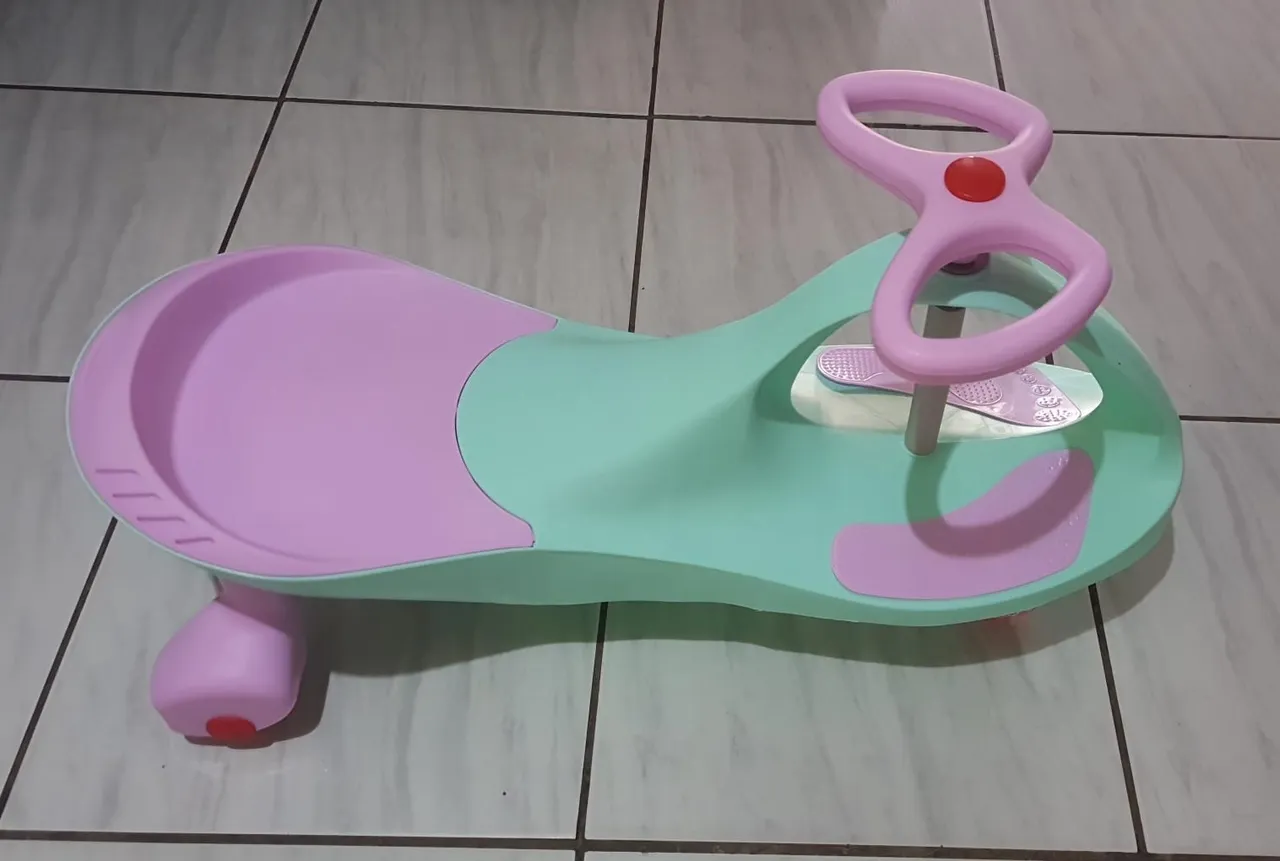 Carrinho de rolimã infantil