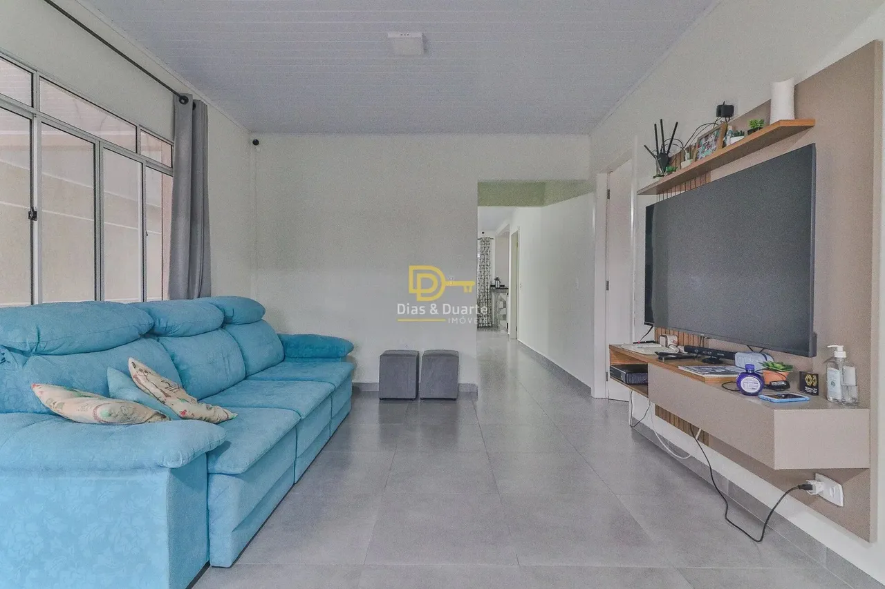 Casa térrea com 345m² de terreno e 172m² de área construída, com edícula, 3 quartos sendo