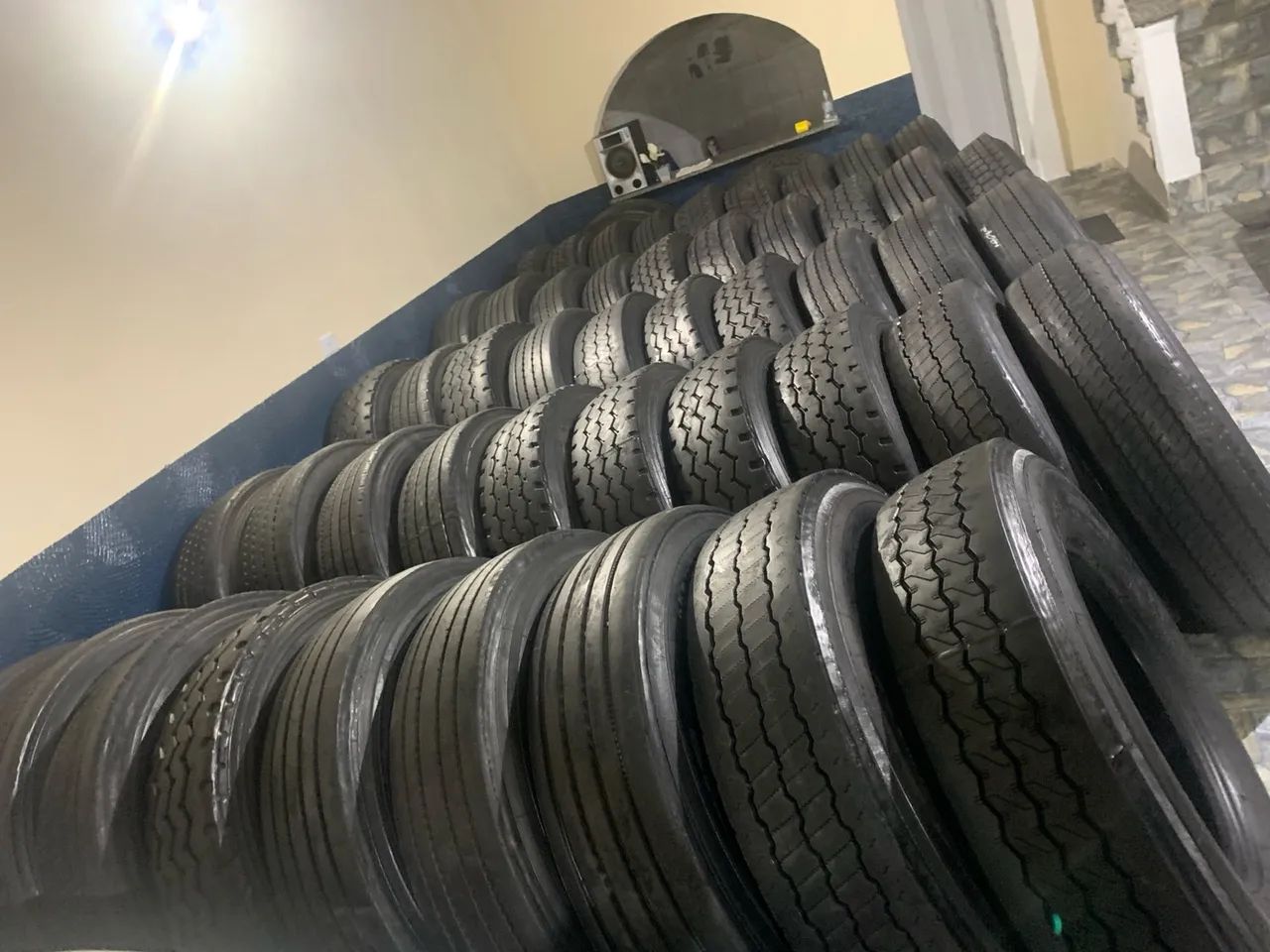 Pneus para Caminhão - Recapados Semi-Novos - Foto 5
