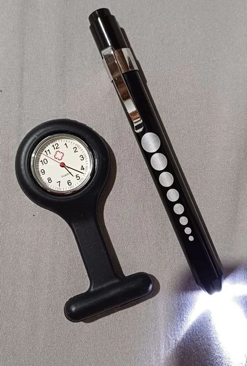 Relógio lapela e lanterna médica black
