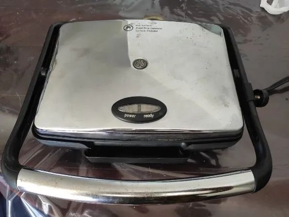 Sanduicheira e Grill General Eletric GE