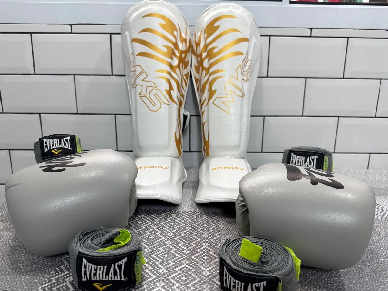 Luvas Fairtex 16 + caneleiras MKS - Foto 2