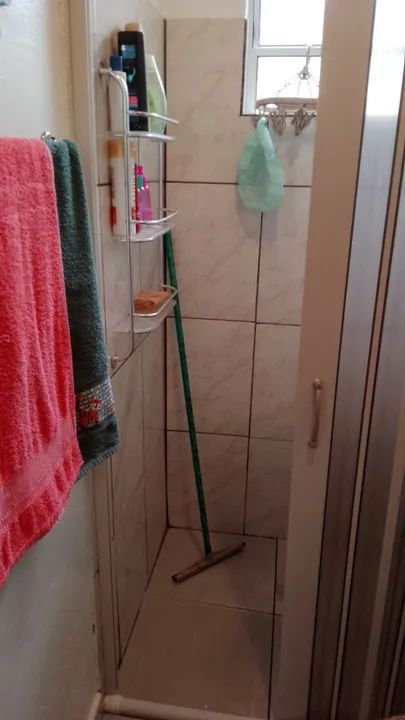 Mini chácara , com 2 chalés , piscina, churrasqueira e vagas para 3 carros - Foto 7