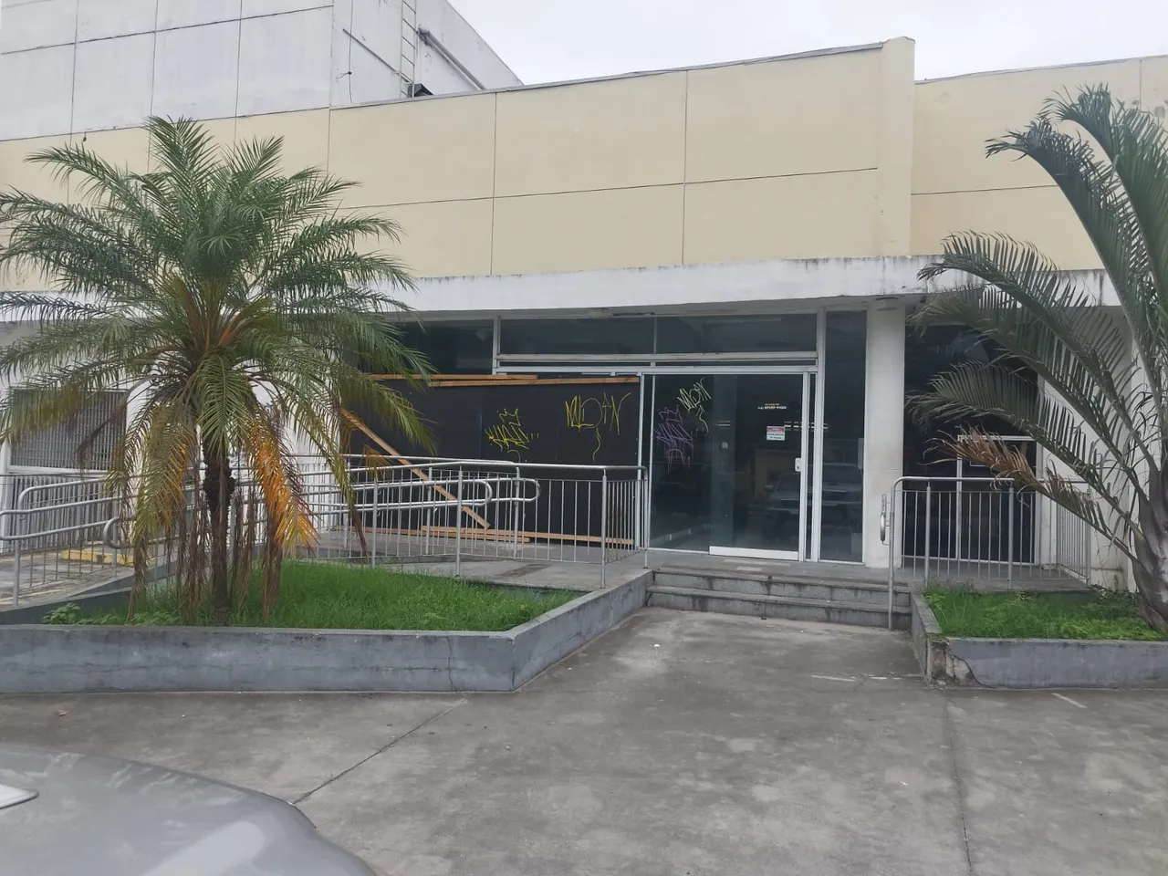 Ponto comercial/Loja/Box para aluguel com 720 metros quadrados em Padre Miguel - Rio de Ja