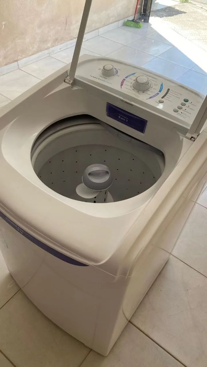 Maquina de Lavar Eletrolux 13KG Turbo Bem Conservada FAÇO ENTREGA ACEITO CARTÃO  - Foto 4