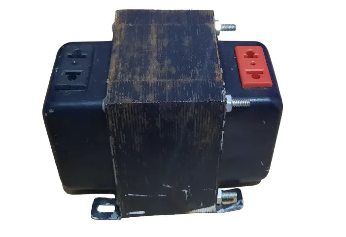 Conversor de voltagem 110/220 300W - Foto 2