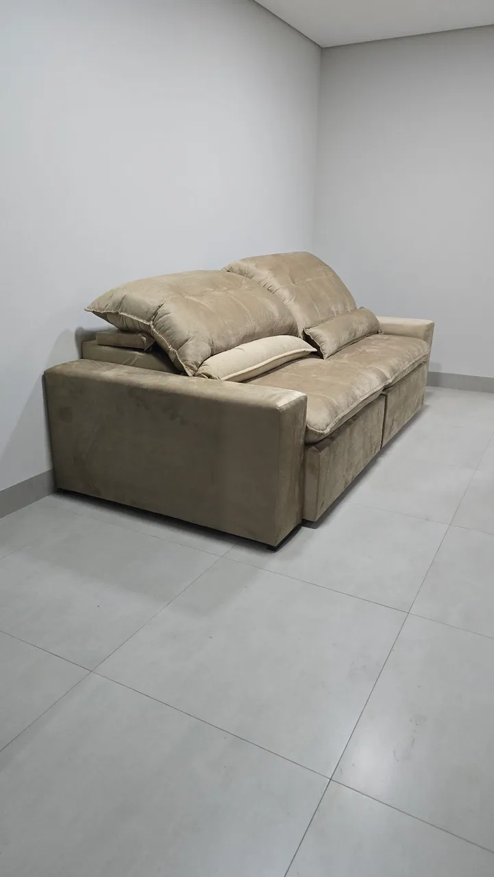 Sofá Retrátil Confortável e Moderno