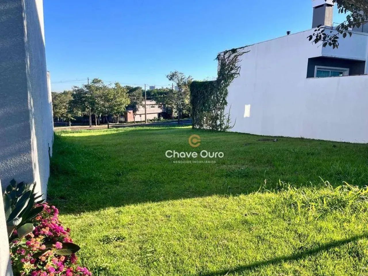 TTerreno em Condomínio fechado, Jardins de Monet, medindo 325m².