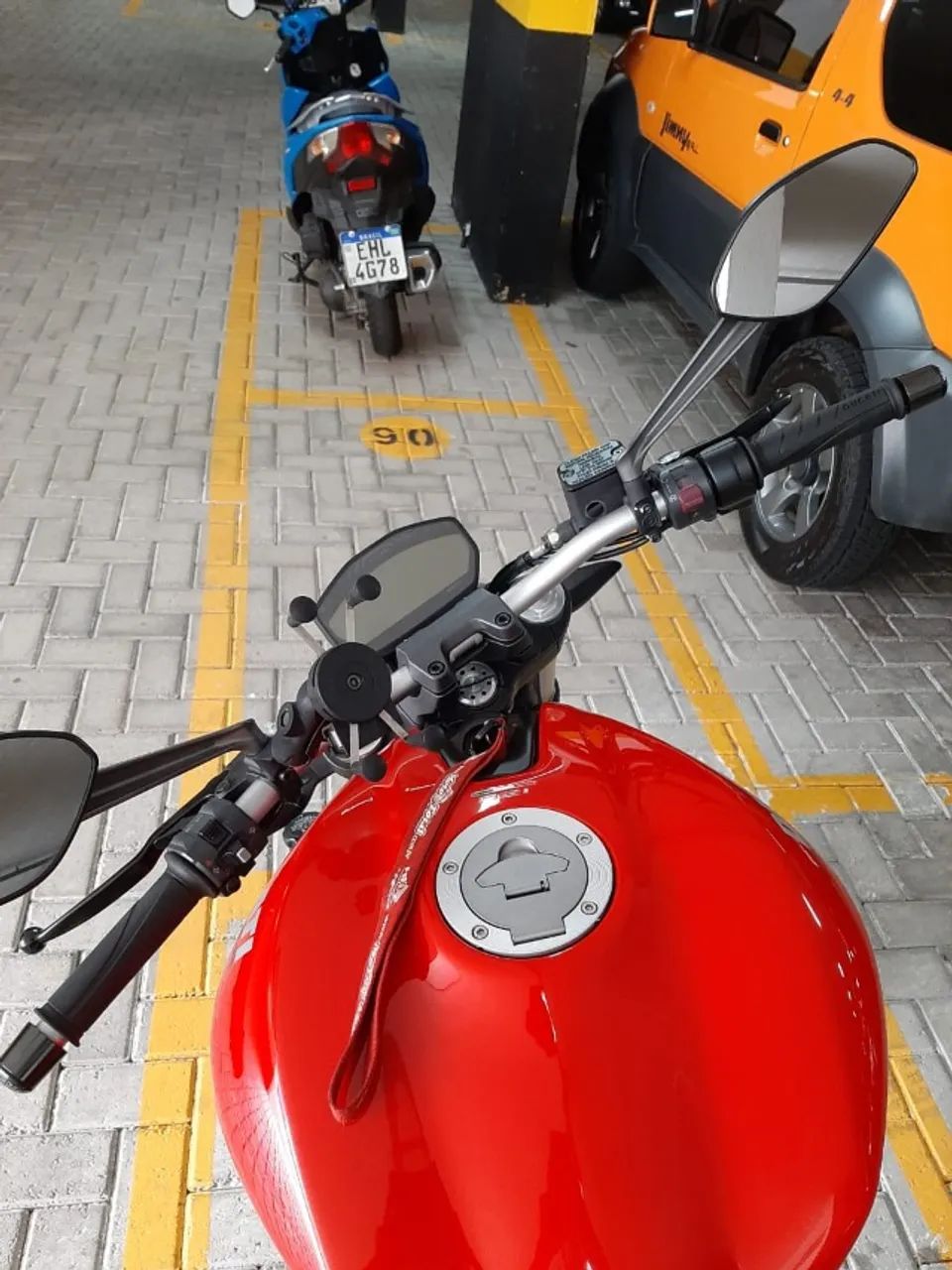 Ducati Monster 821 - Foto 5