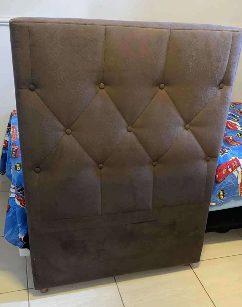 Cabeceira de cama estofada marrom