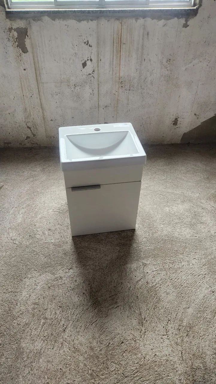 Cuba e gabinete para banheiro
