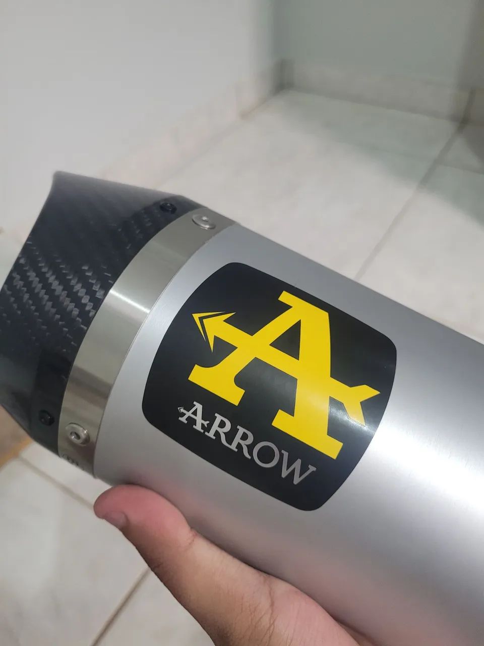 Escapamento Arrow em carbono 