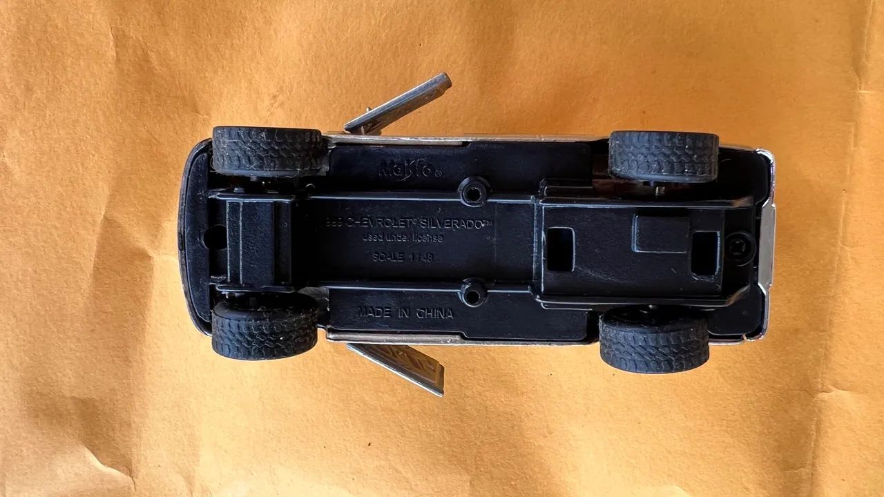 Miniatura Maisto - Pick-up Silverado - Foto 4