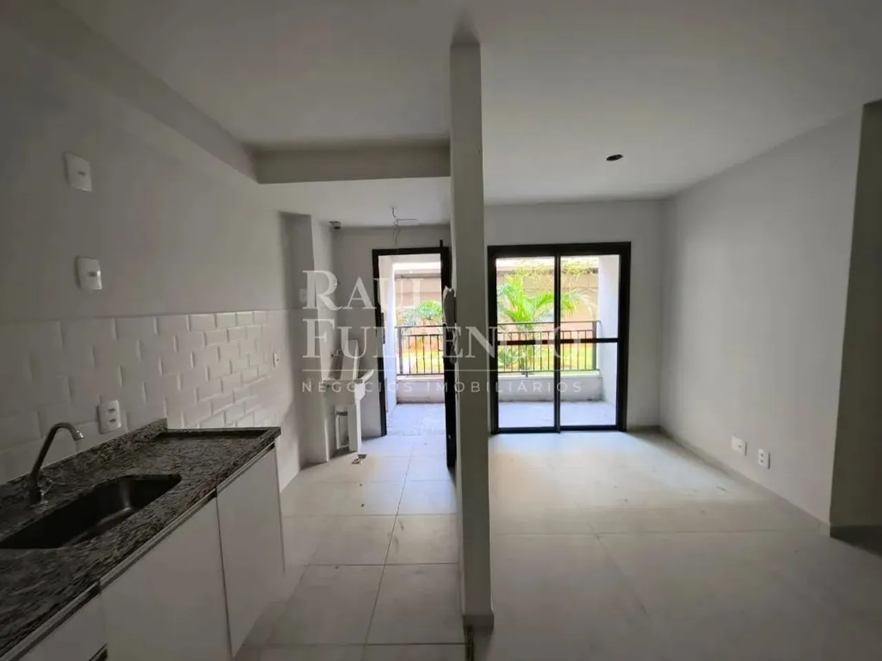 Apartamento para locação próximo ao shopping Catuai com 02 quartos