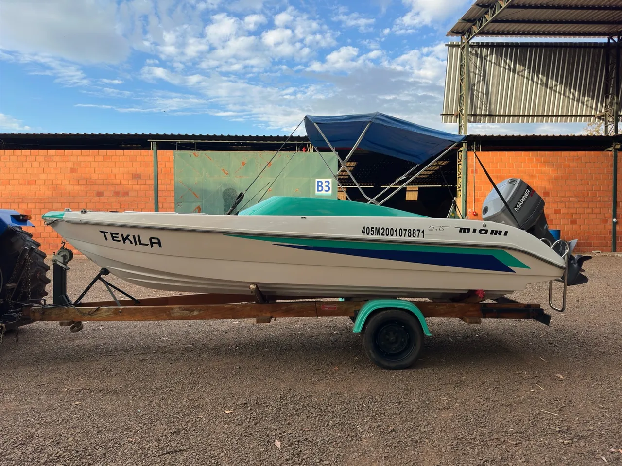 Lancha 16 pés motor 90hp 6 lugares