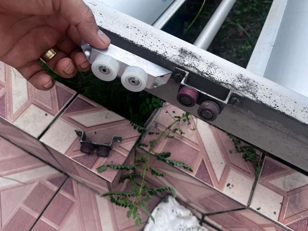 Manutenção e Reparos em Portões Eletrônicos  TECNOSERVICES - Foto 2