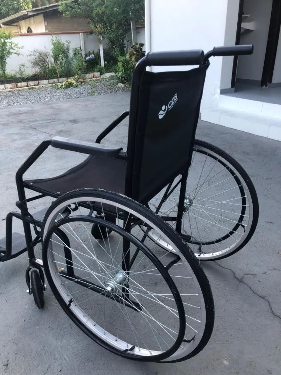 VENDE CADEIRA DE RODAS - Foto 3