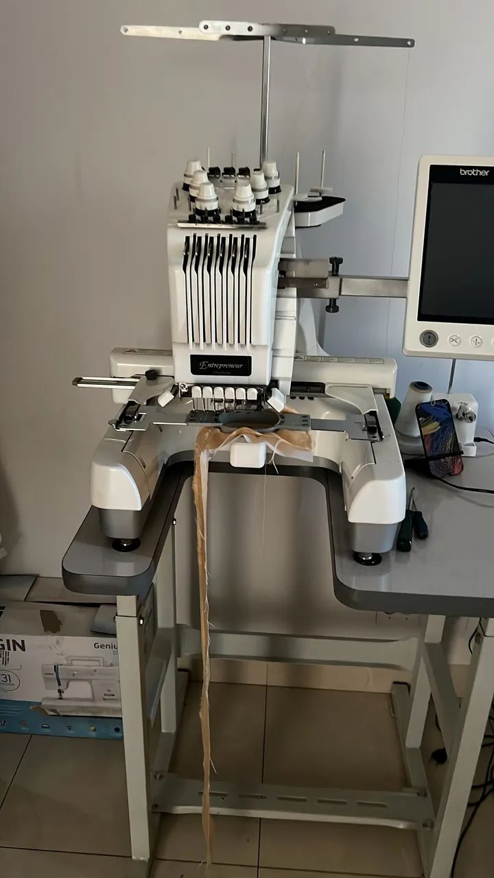 Máquina de bordar Brother 650e