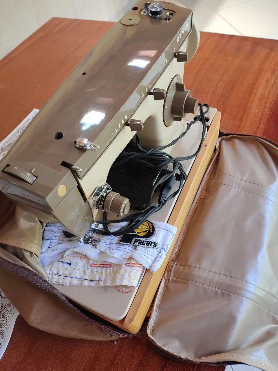 "Raridade " Máquina de costura Singer portátil com maleta  - Foto 5