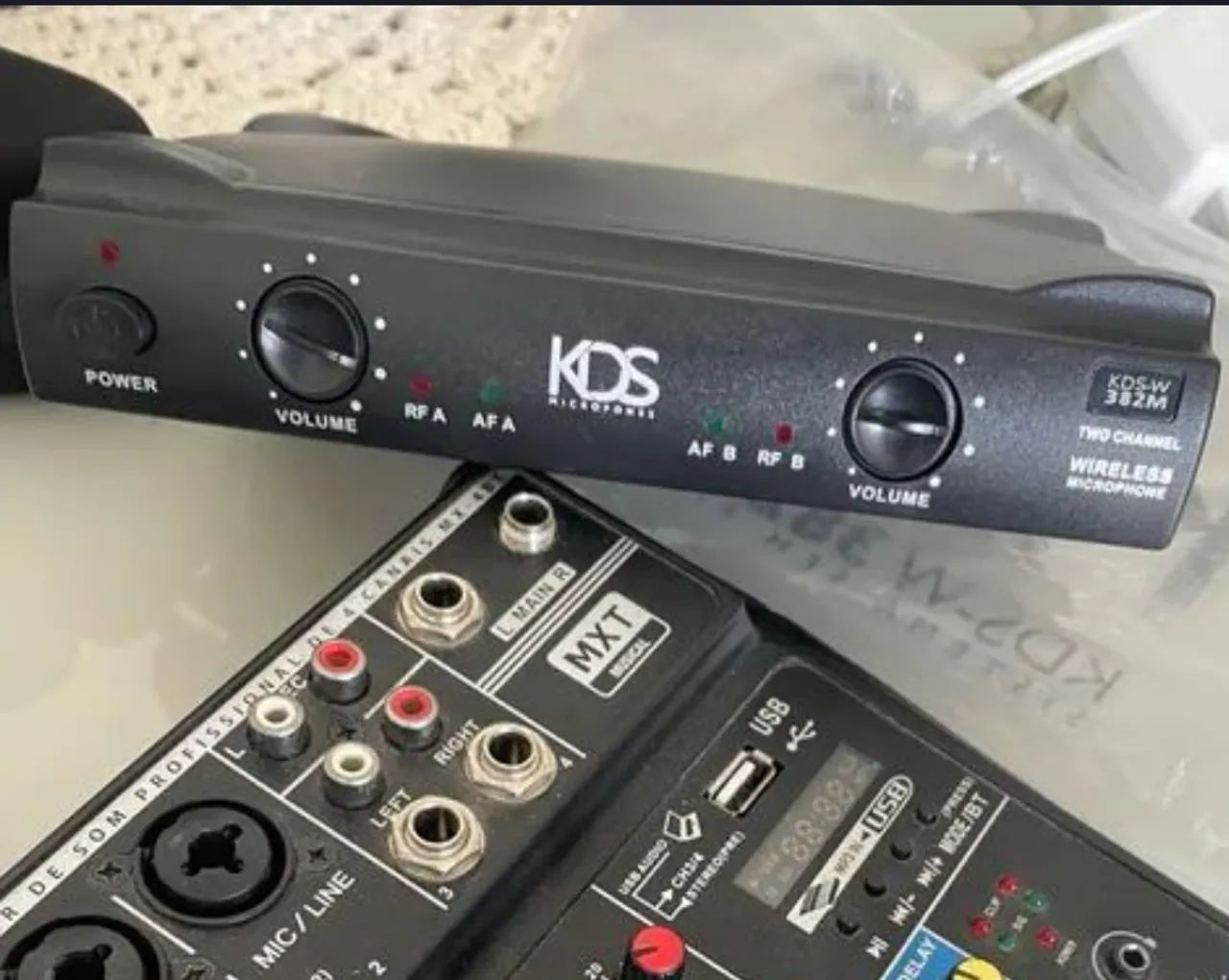 Kit de Microfone Sem Fio KDS 382M - Novíssimo!