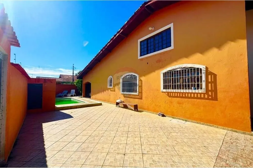 Casa com Piscina Para Alugar em Peruíbe, SP