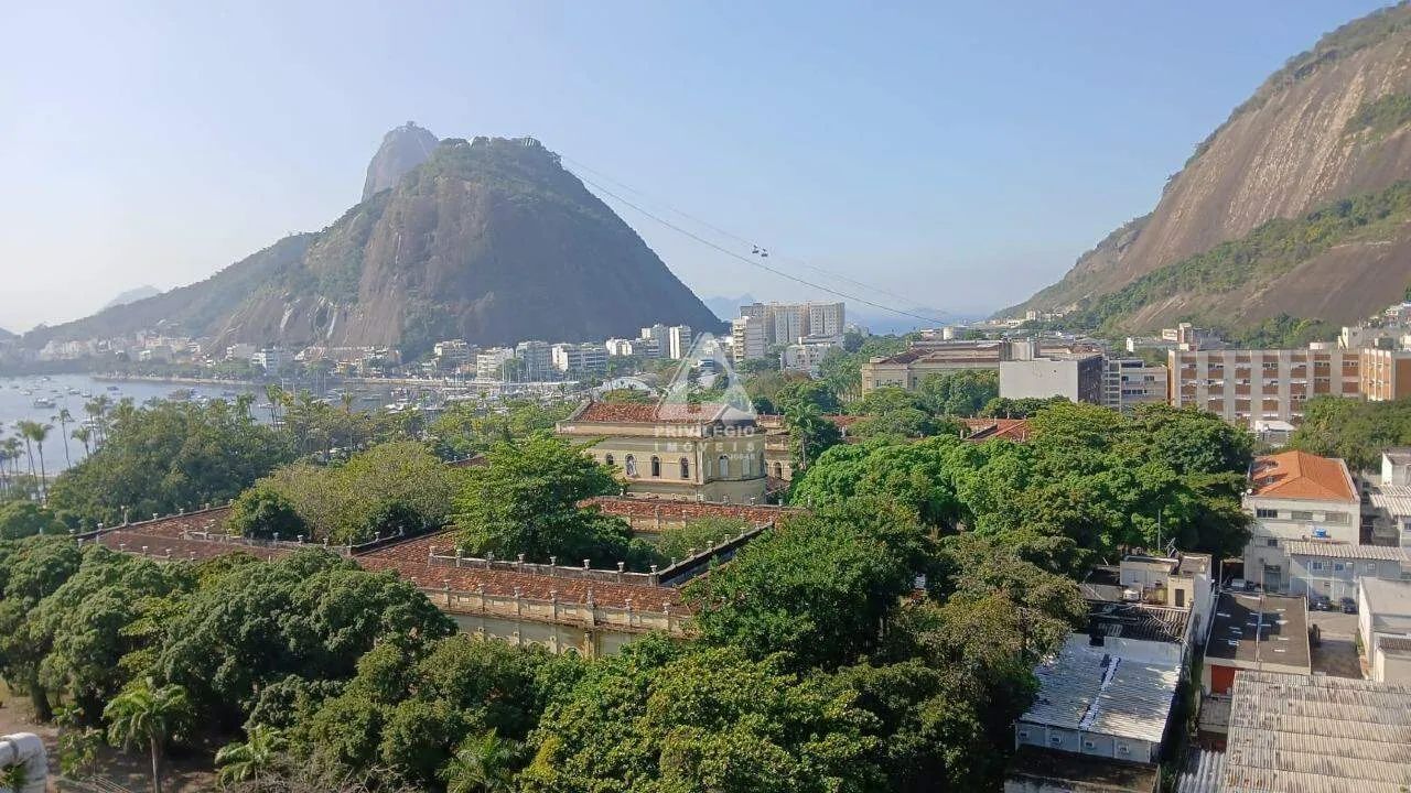 Cobertura Linear com 3 quartos e 2 vagas em Botafogo, Rio de Janeiro, RJ.
