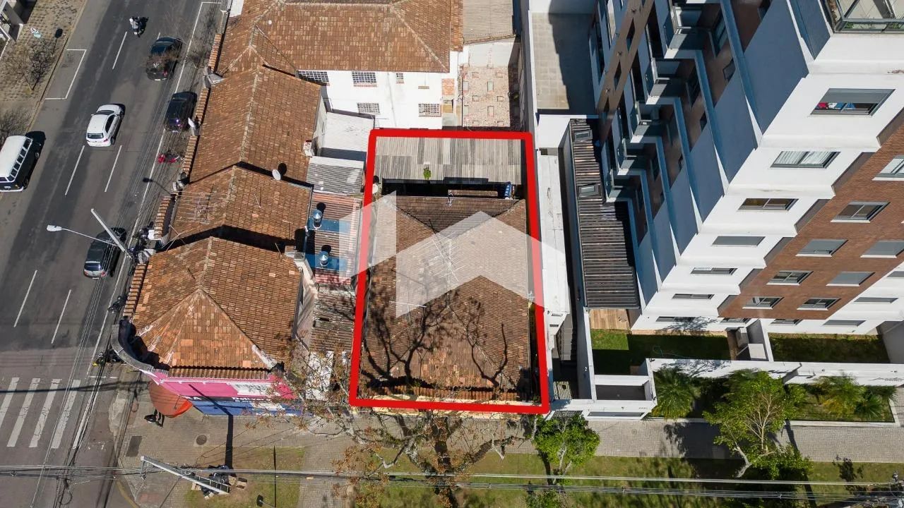 Terreno com Construção em Localização Privilegiada - Próximo à Ligga Arena - Foto 3