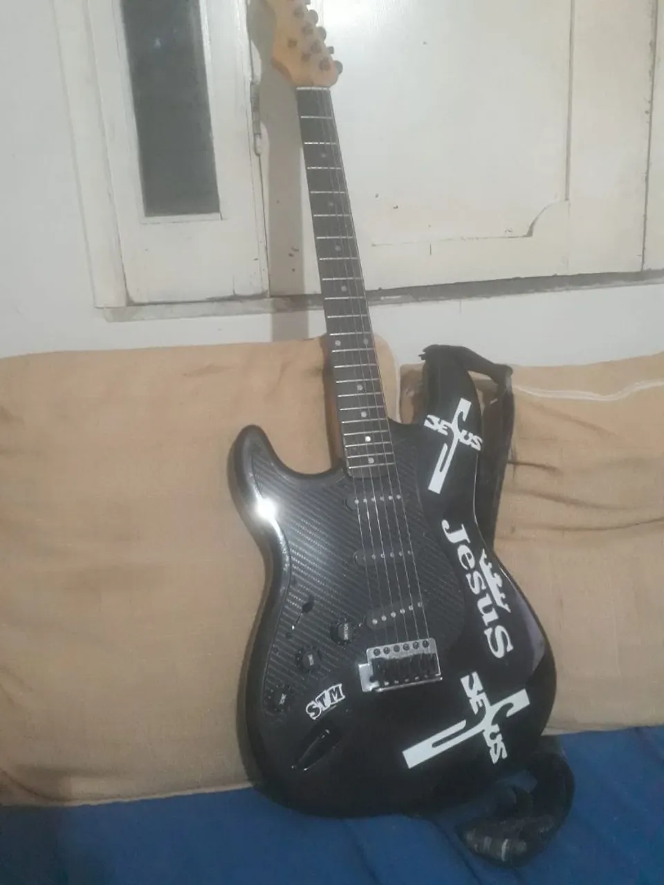 Guitarra Elétrica Personalizada c/ Detalhes em Jesus