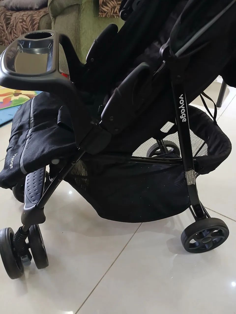 Carrinho de bebe voyage spot semi novo. - Foto 4