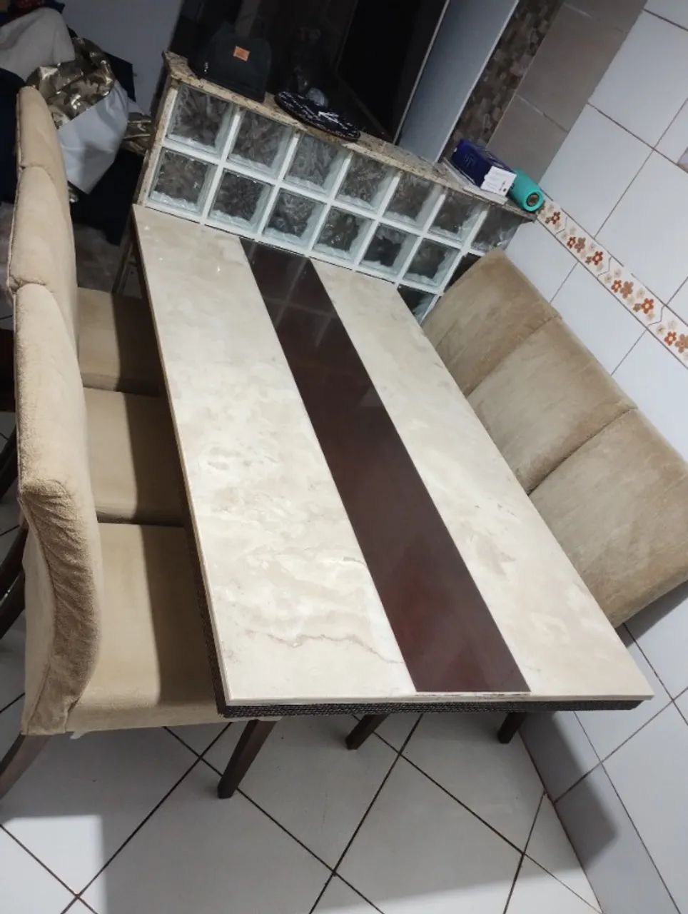 Mesa de jantar de mármore 