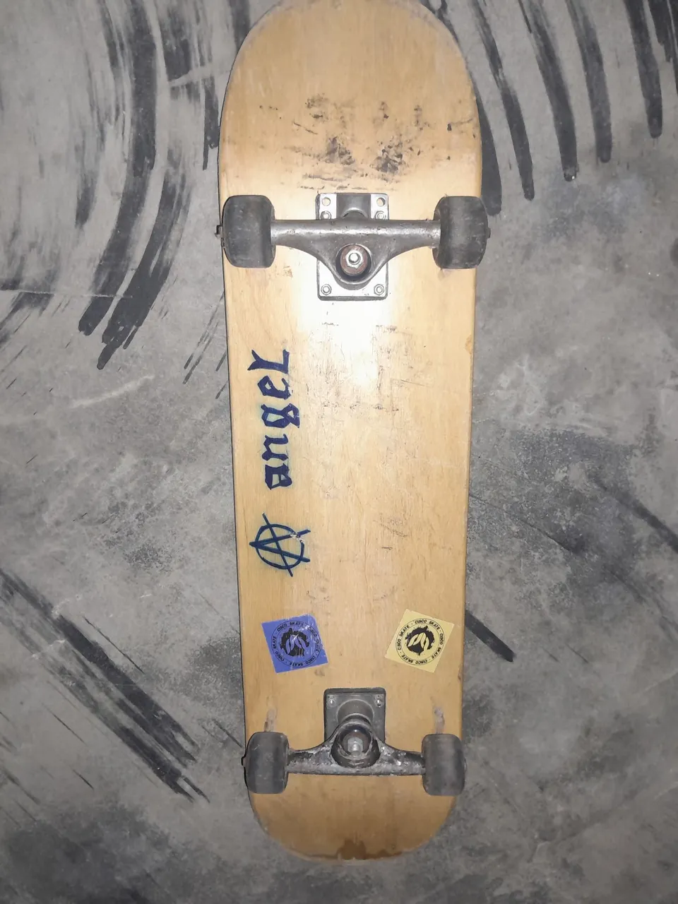 Skate Completo street em bom estado pronto para uso.