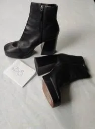 Bota feminina Schutz em couro cano medio  nº 38 Nova
