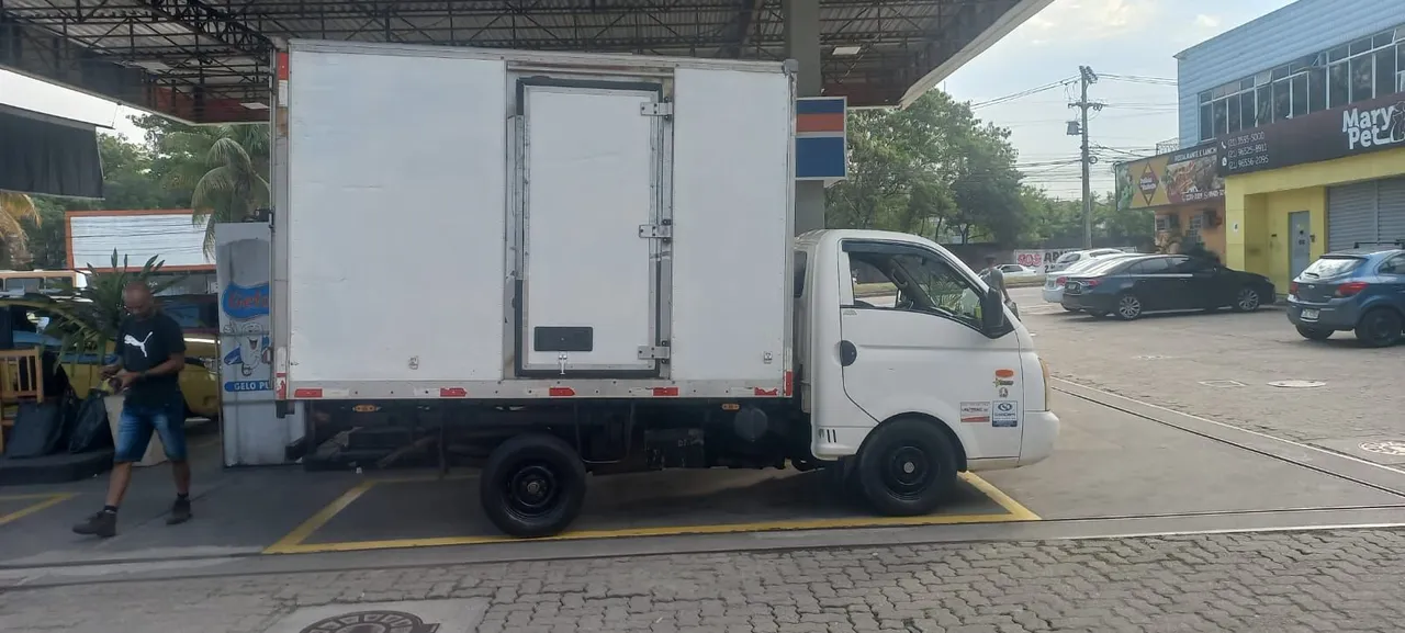 Baú refrigerado kia bongo/ Hr