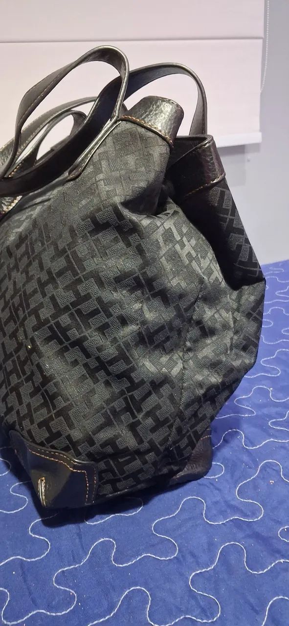 Bolsa Tommy Hilfiger Preta - Foto 4