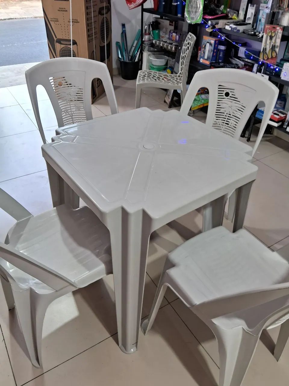 Conjunto de Mesa com 4 cadeiras - Foto 3