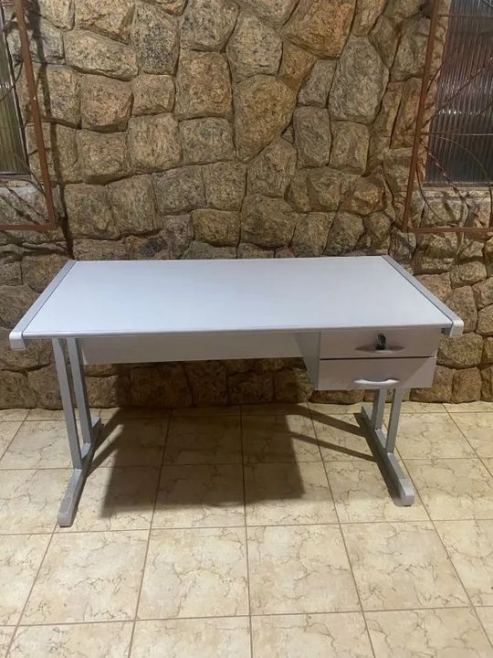 Mesa de Escritório com 2 gavetas