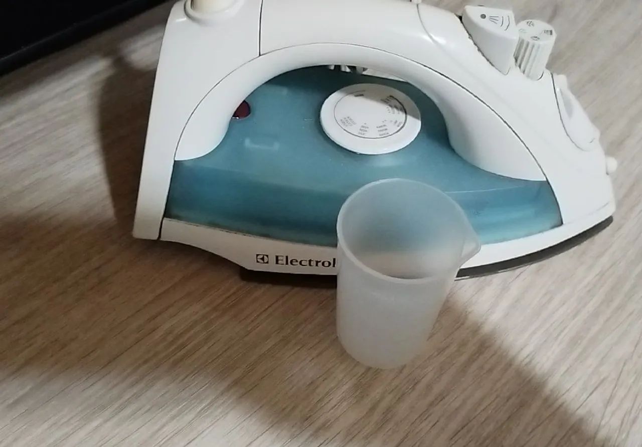 Ferro de Passar roupa Electrolux, Perfeito estado, pode testar antes de comprar  - Foto 2