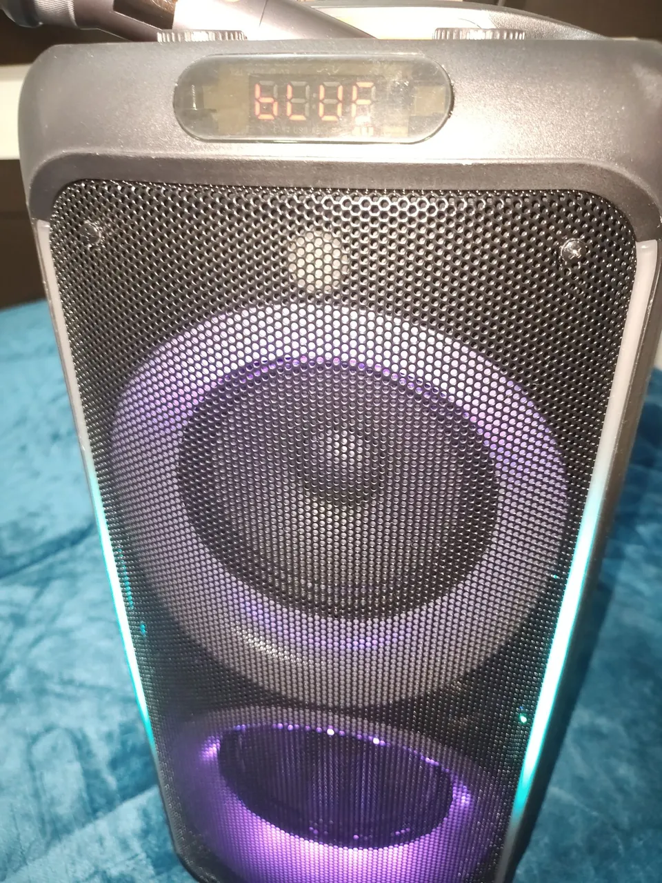 Caixa de som portátil Sony SRS-XB20 - poucos detalhes